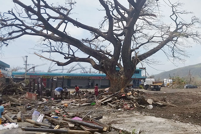 The market building in Rakiraki used to house more than 200 market vendors, the majority of them women, but now it is a pile of rubble. Photo: UN Women/Anna Parini.