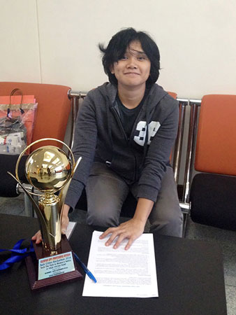Clau Yagyagan, ganadora del Primer Premio del “Hackaton Ciudad Segura”, en la categoría Profesional Foto: Iniciativa Global de ONU Mujeres Ciudades Seguras en Manila