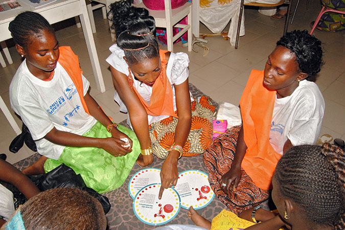 Ndèye Daro Niang explains menstrual hygiene management to girls with hearing and speech impairment, as part of the Gender Equitable Local Development (GELD) programme. Photo: UN Women Senegal