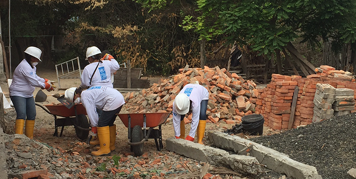 Women working on the reconstruction of Las Gilces, Ecuador. Photo: UN Women/Romina Garzón