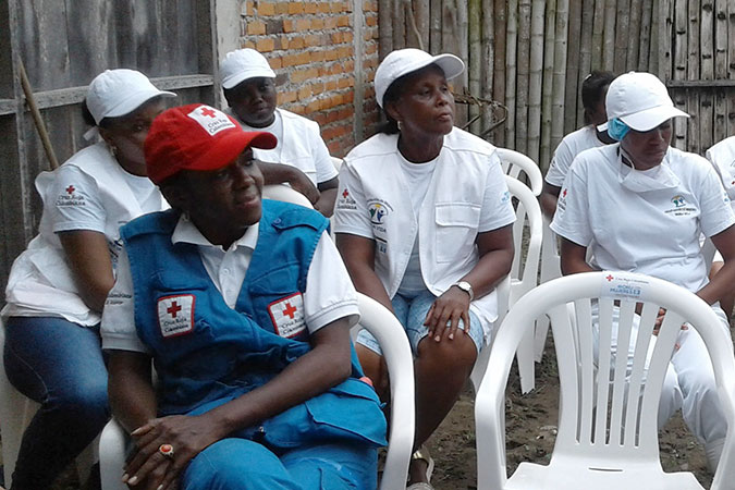The project supports women in uniforms, to qualify their work. In this way, they use one type of uniform for food handling and another for the time of sale and marketing. Photo: UN Women