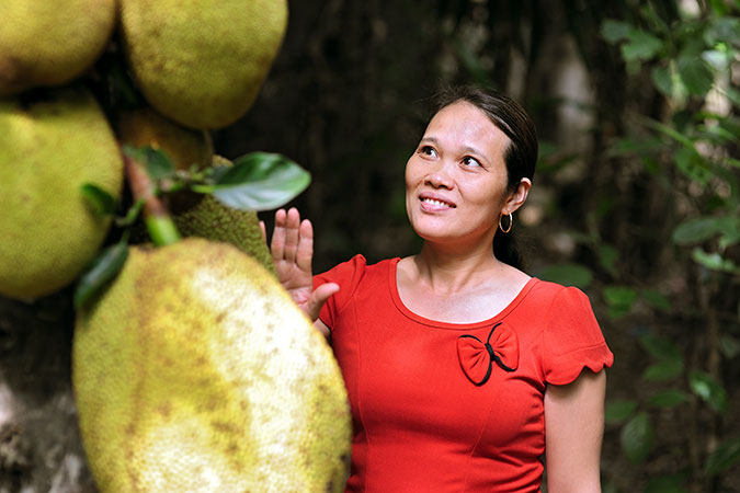 Huong Duong es una “comunicadora” sobre la reducción del riesgos durante desastres en la comuna de My Thuy. Foto: ONU Mujeres/Hoang Hiep.