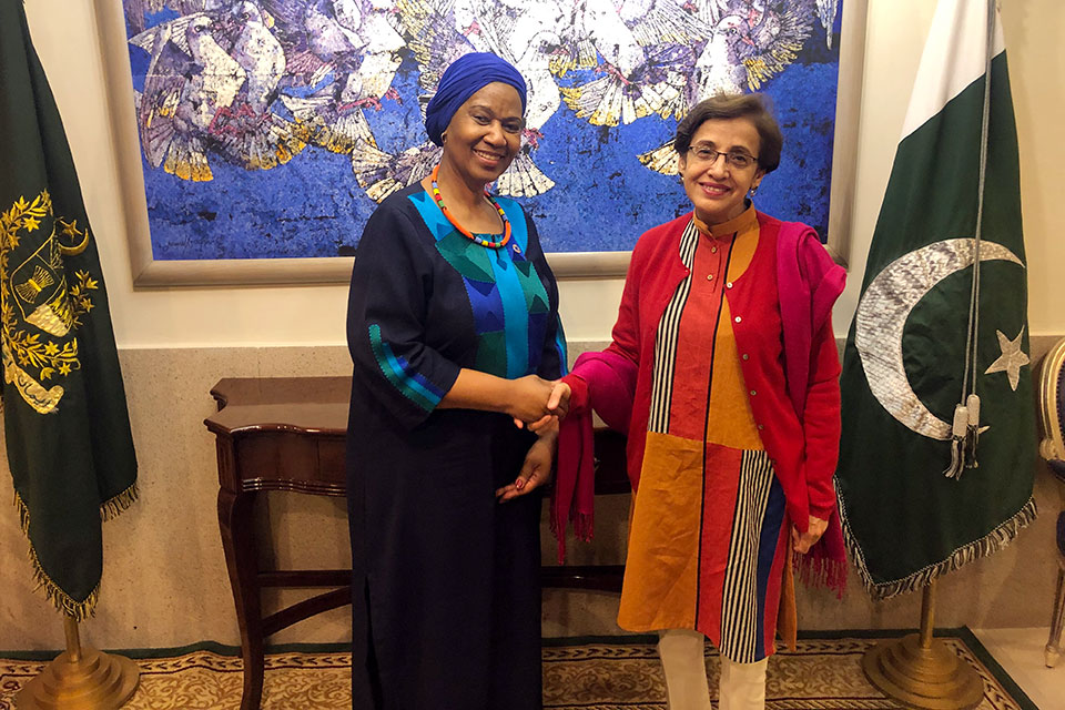 UN Women Executive Director Phumzile Mlambo-Ngcuka with Secretary of Foreign Affairs Tehmina Janjua. Photo: UN Women