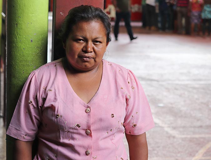 María Ohong volunteers at a shelter in Alotenango, Guatemala helping victims of the June 2018 volcanic eruption. Photo: UN Women/Johanna Reyes Málaga.