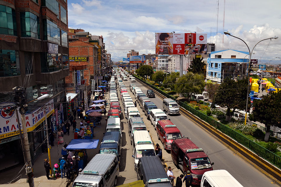 Una carretera en El Alto, Bolivia.  Foto: ONU Mujeres