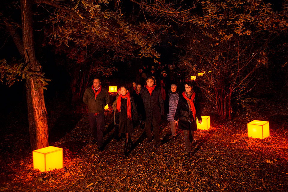 Pristina Mayor, Shpend Ahmeti, UN Development Coordinator in Kosovo, Ulrika Richardson, Italian Ambassador, Piero Cristoforo Sardi, and UN Habitat representative in Kosovo, Gwendoline Mennetrier, walk through Pristina City Park at night, to highlight the importance of gender sensitive urban design. Photo: Pristina Municipality