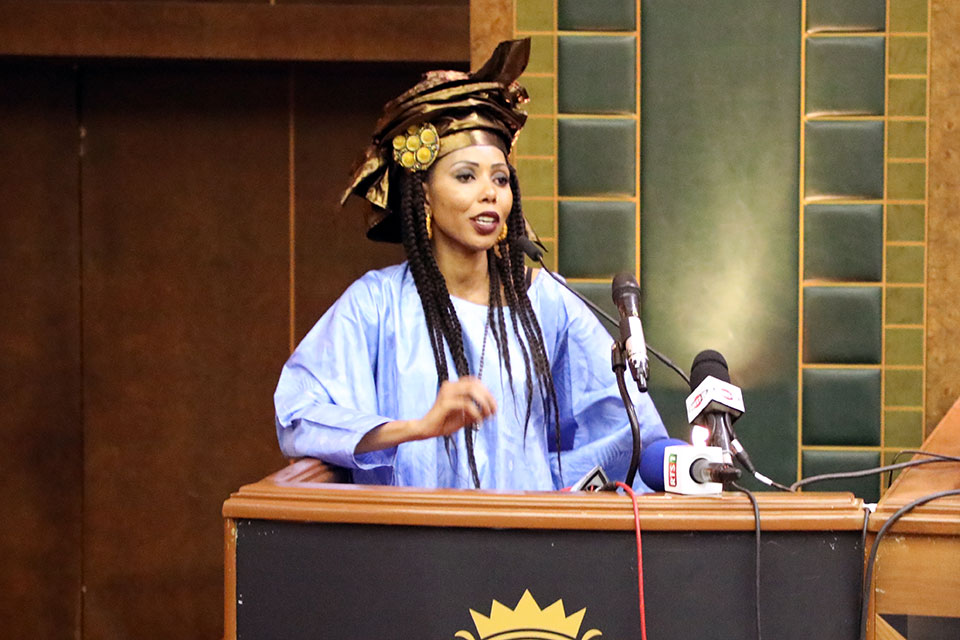 Regional Goodwill Ambassador Jaha Dukureh speaks during the first African Summit on FGM and Child Marriage in Dakar, Senegal. Photo: UN Women/Dieynaba Niabaly