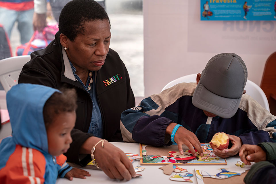 President of the Executive Board, Ambassador Pennelope Beckles visits child-friendly space at Rumichaca International Bridge. Photo: UN Women/Luis Ponce