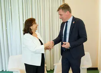 Sima Bahous and Oliver Röpke shake hands