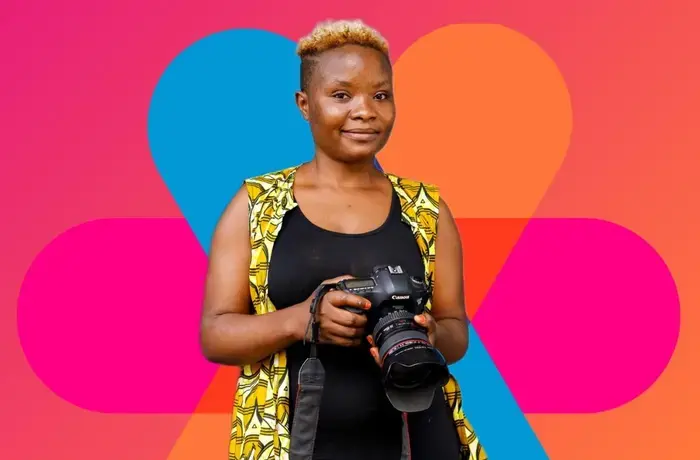 Amina Rowimoh Hortense holds a professional camera