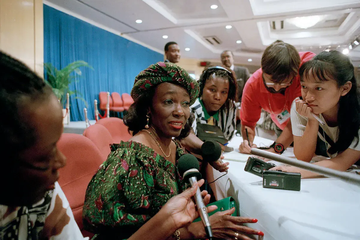 À l’occasion de l’ouverture de la quatrième Conférence mondiale sur les femmes à Beijing, en Chine, Nana Konadu Agyeman Rawlings, Première dame du Ghana, s’adresse à des correspondants lors d’une réunion sur l’éducation, la santé et le développement durable. 