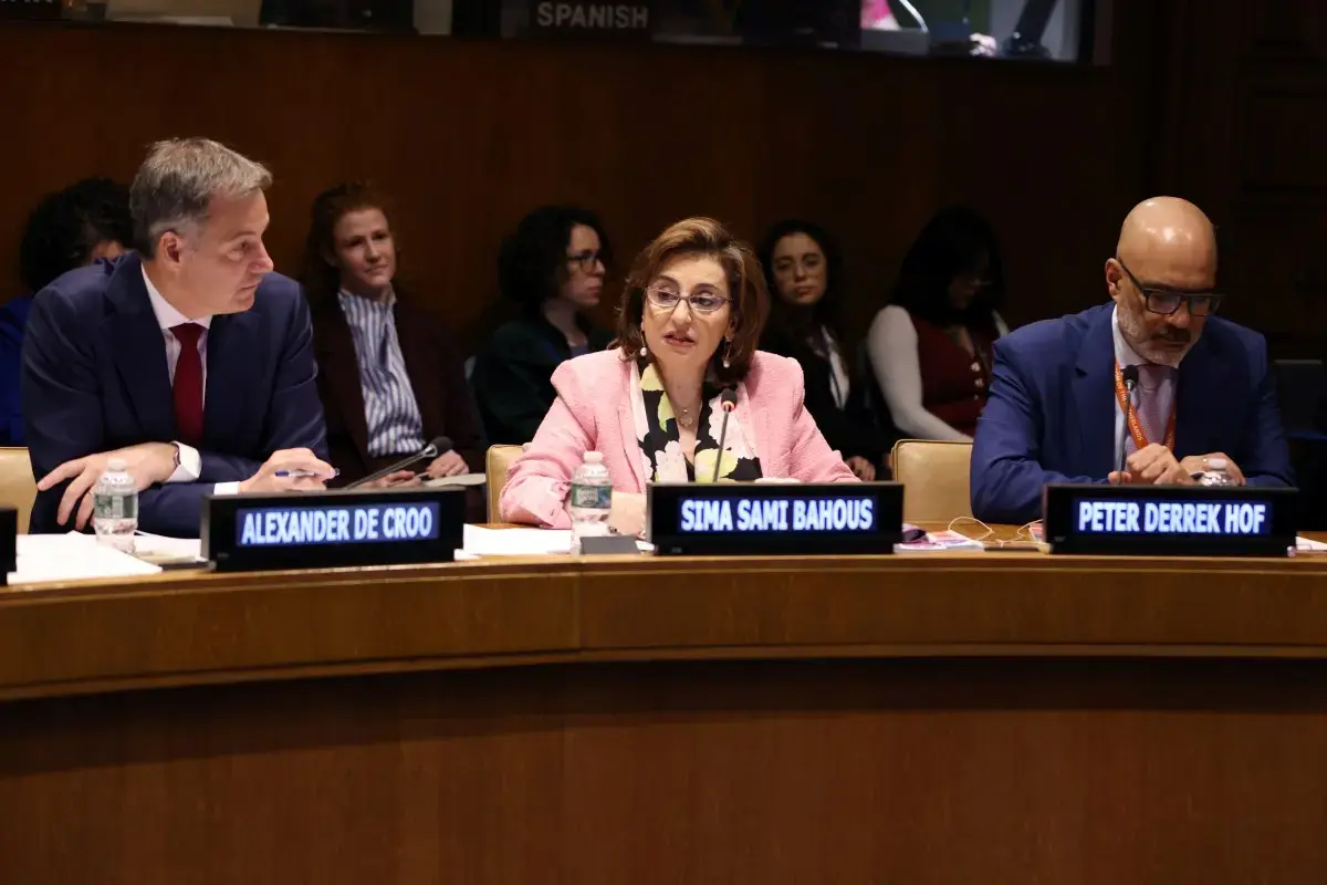 Alexander De Croo, Sima Bahous, and Peter Derrek Hof sitting together