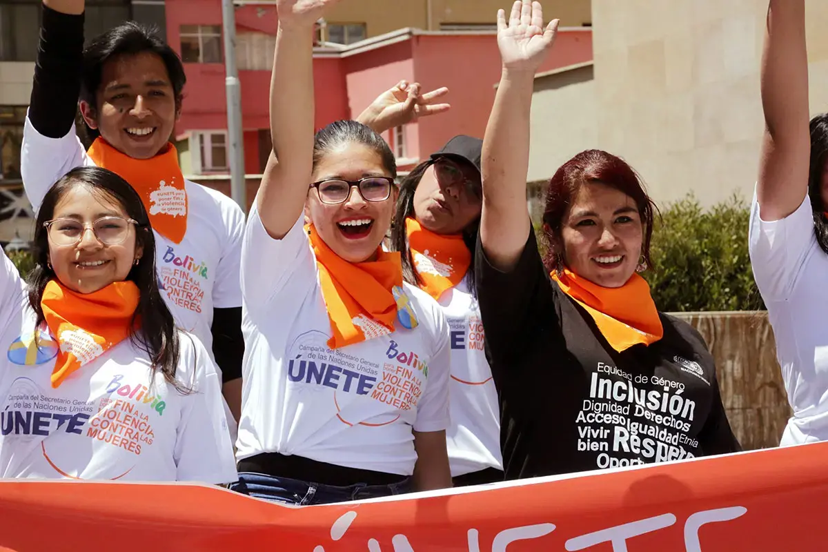 In Bolivia, youth take part in a flashmob against GBV in La Paz. Photo: UN Women/Karen Peña